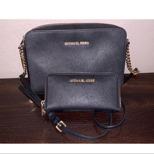 Black crossbody w/wallet